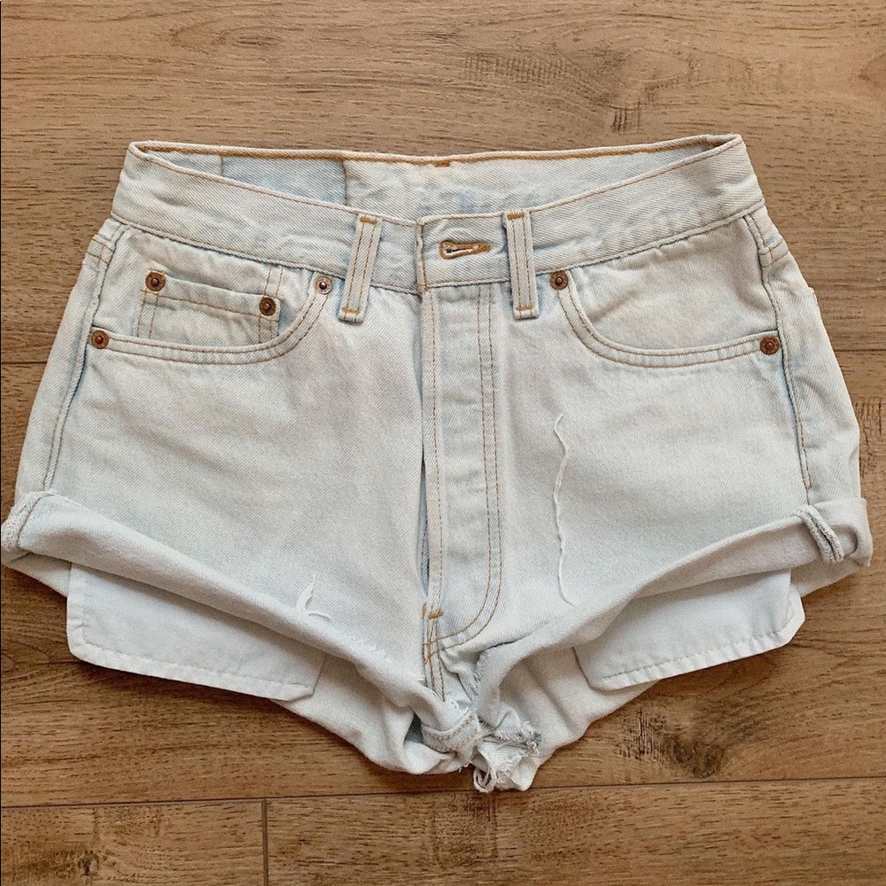 High waisted Levis shorts